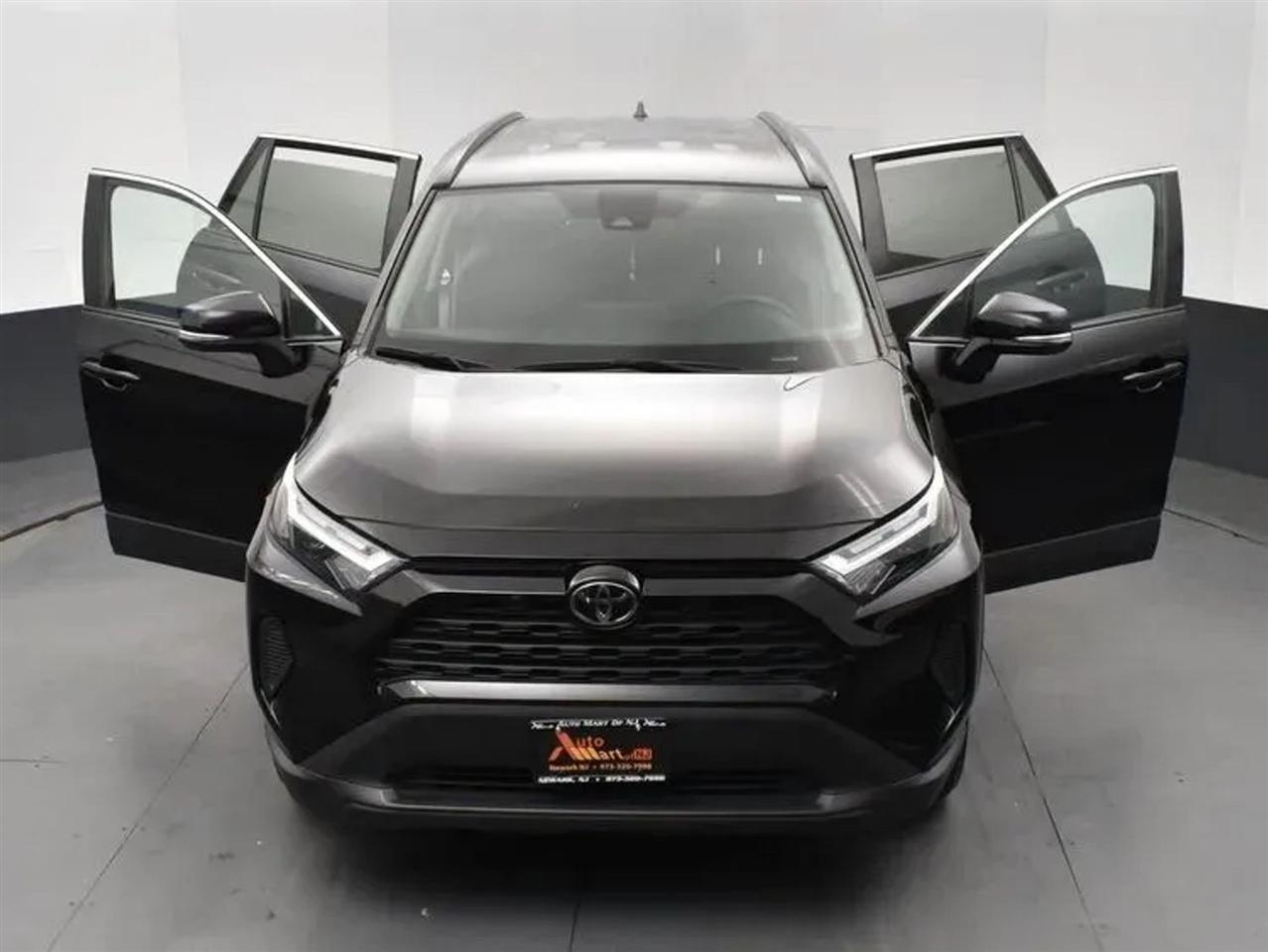 Toyota RAV4 XLE 2024