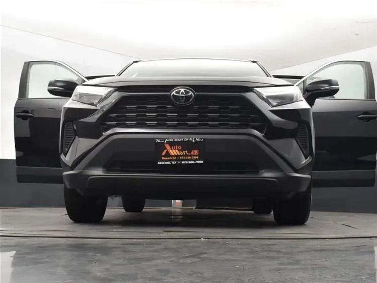 Toyota RAV4 XLE 2024
