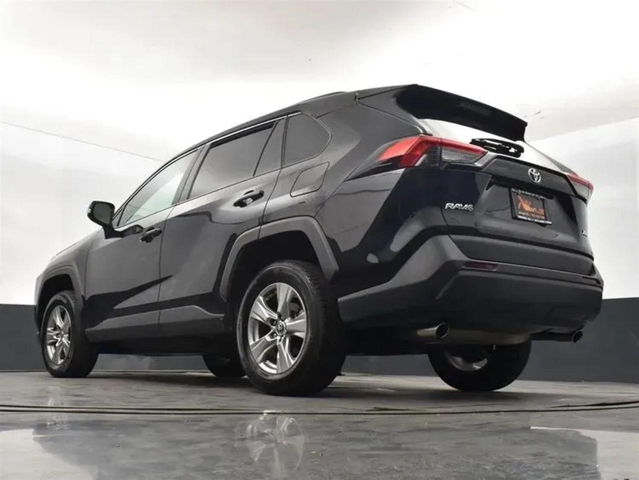 Toyota RAV4 XLE 2024