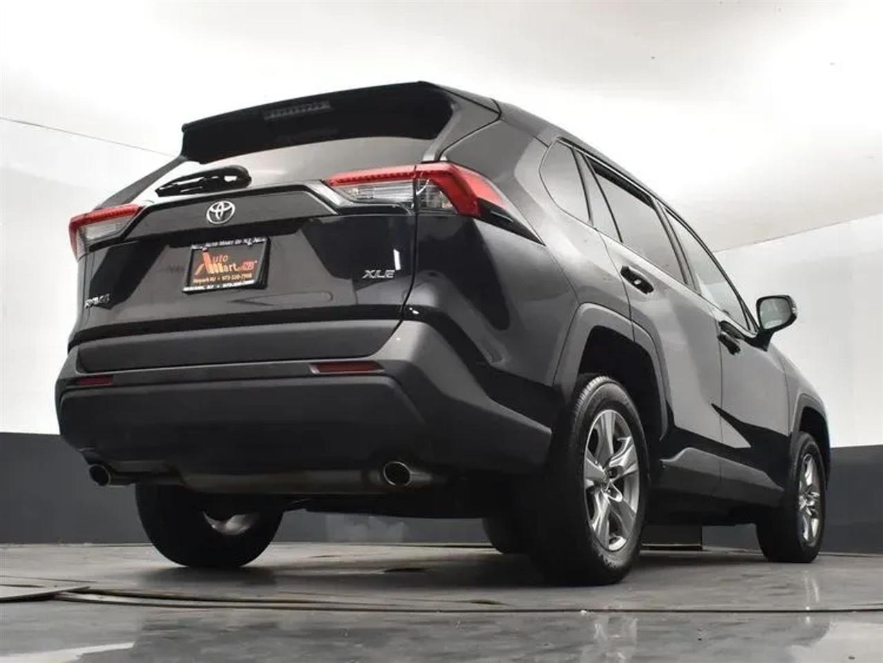 Toyota RAV4 XLE 2024