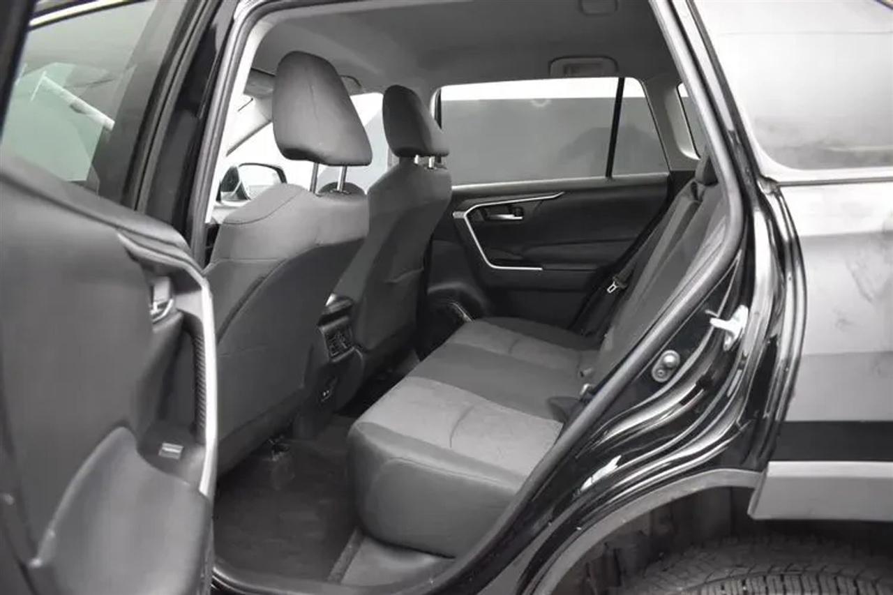 Toyota RAV4 XLE 2024