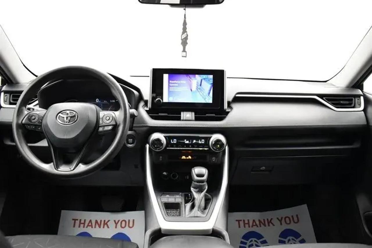 Toyota RAV4 XLE 2024