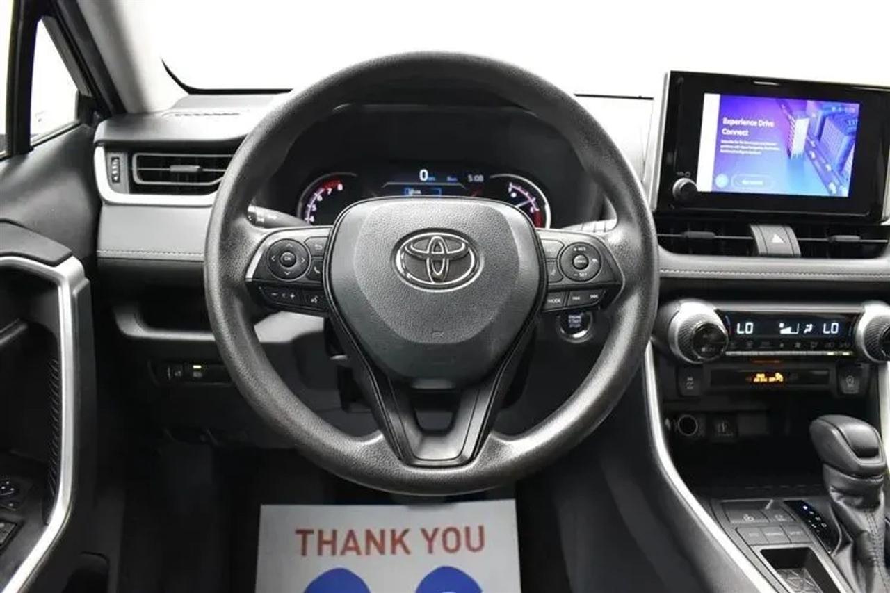 Toyota RAV4 XLE 2024