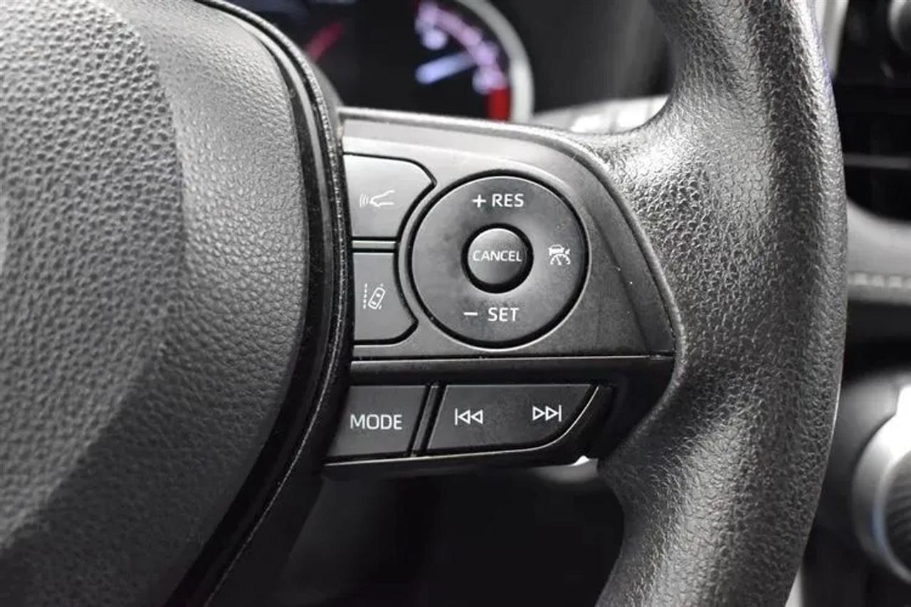 Toyota RAV4 XLE 2024