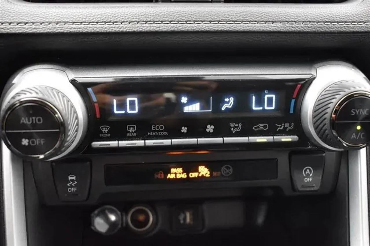 Toyota RAV4 XLE 2024