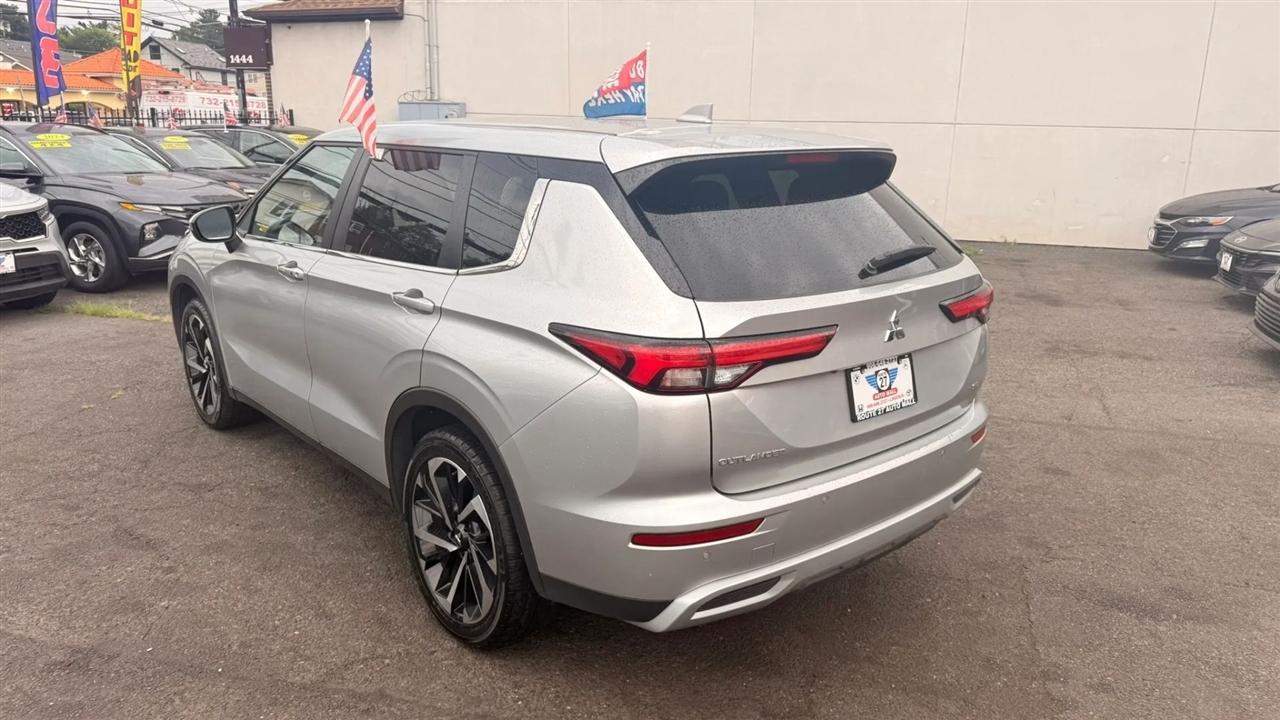 Mitsubishi Outlander SE 2WD 2024