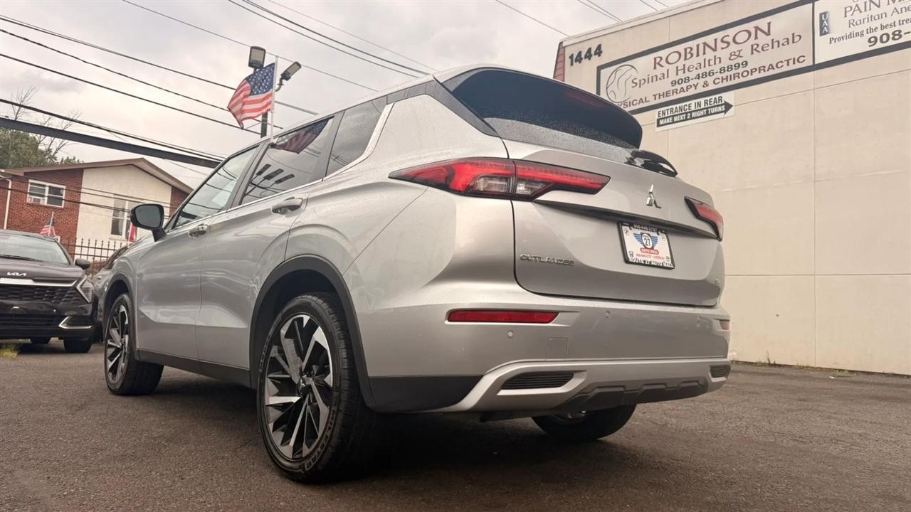 Mitsubishi Outlander SE 2WD 2024
