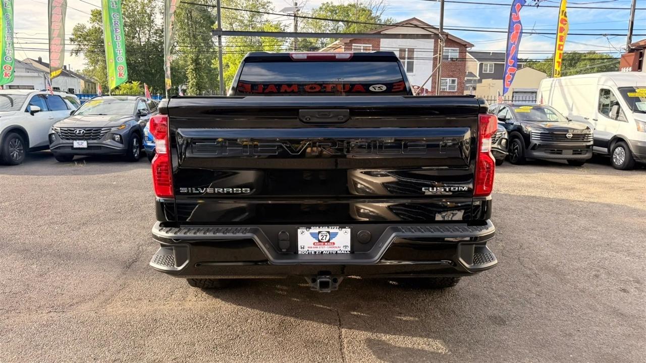 Chevrolet Silverado 1500 Custom Crew Cab 4WD 2022
