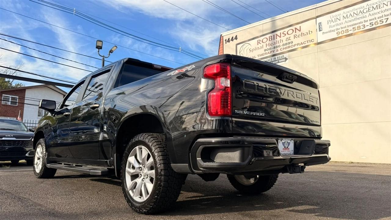 Chevrolet Silverado 1500 Custom Crew Cab 4WD 2022