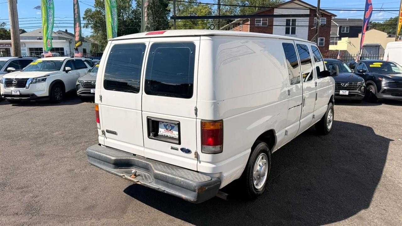 Ford Econoline E-150 2009