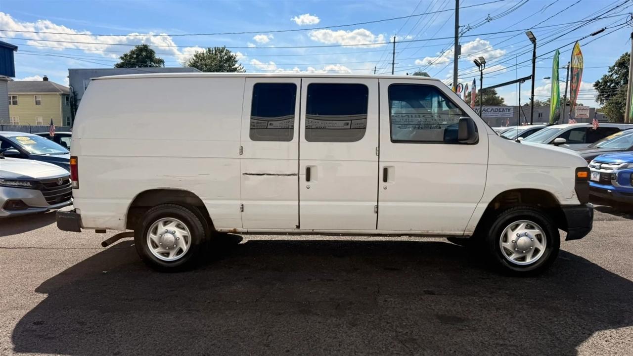 Ford Econoline E-150 2009