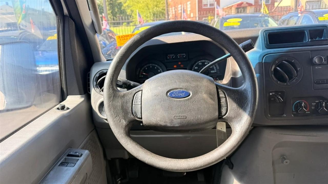 Ford Econoline E-150 2009