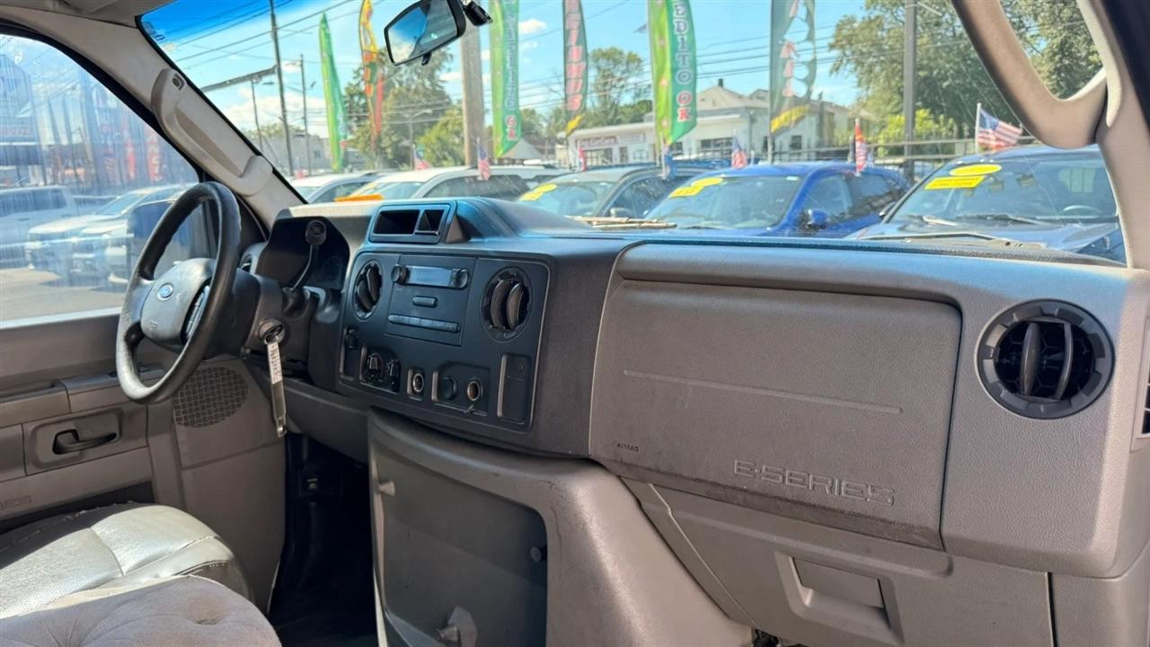 Ford Econoline E-150 2009