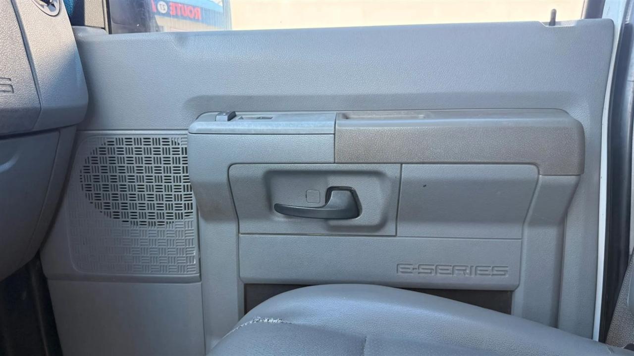 Ford Econoline E-150 2009