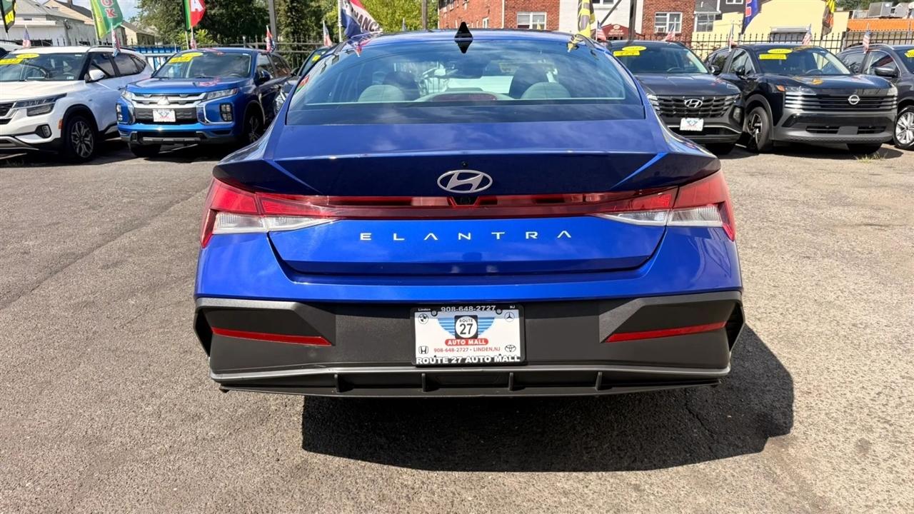 Hyundai Elantra SEL 2024