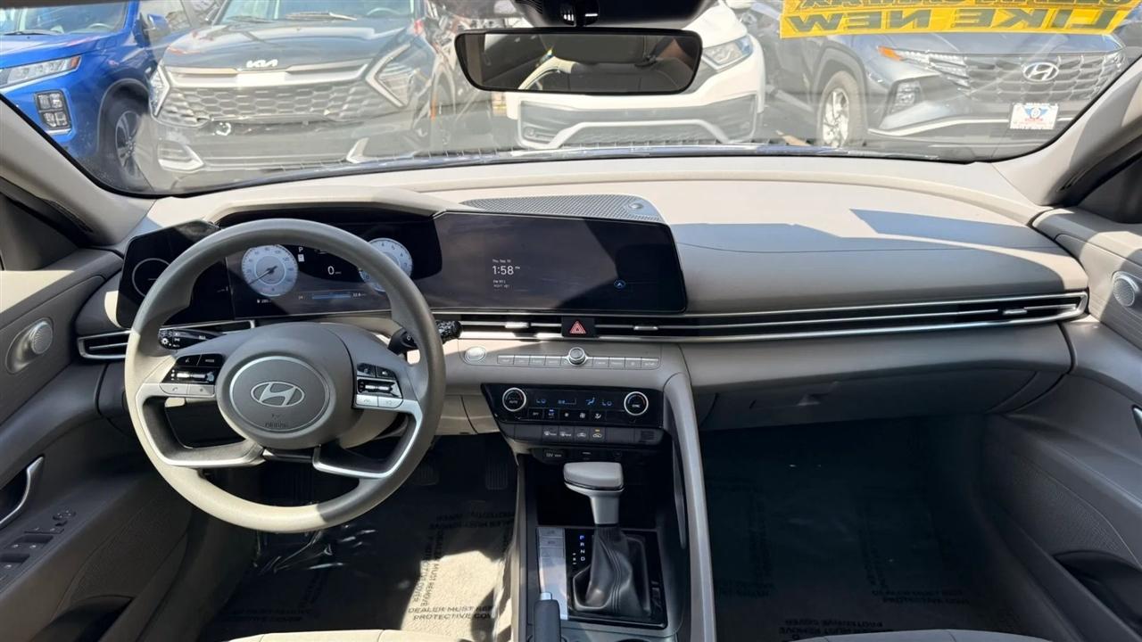 Hyundai Elantra SEL 2024