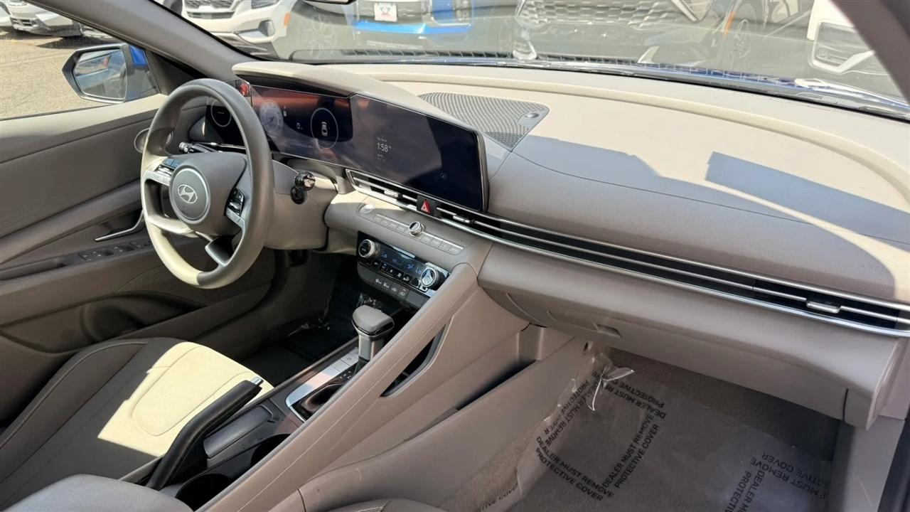 Hyundai Elantra SEL 2024