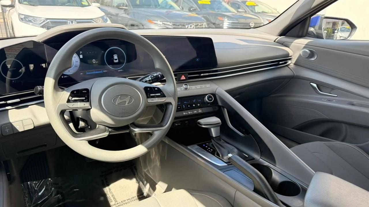 Hyundai Elantra SEL 2024