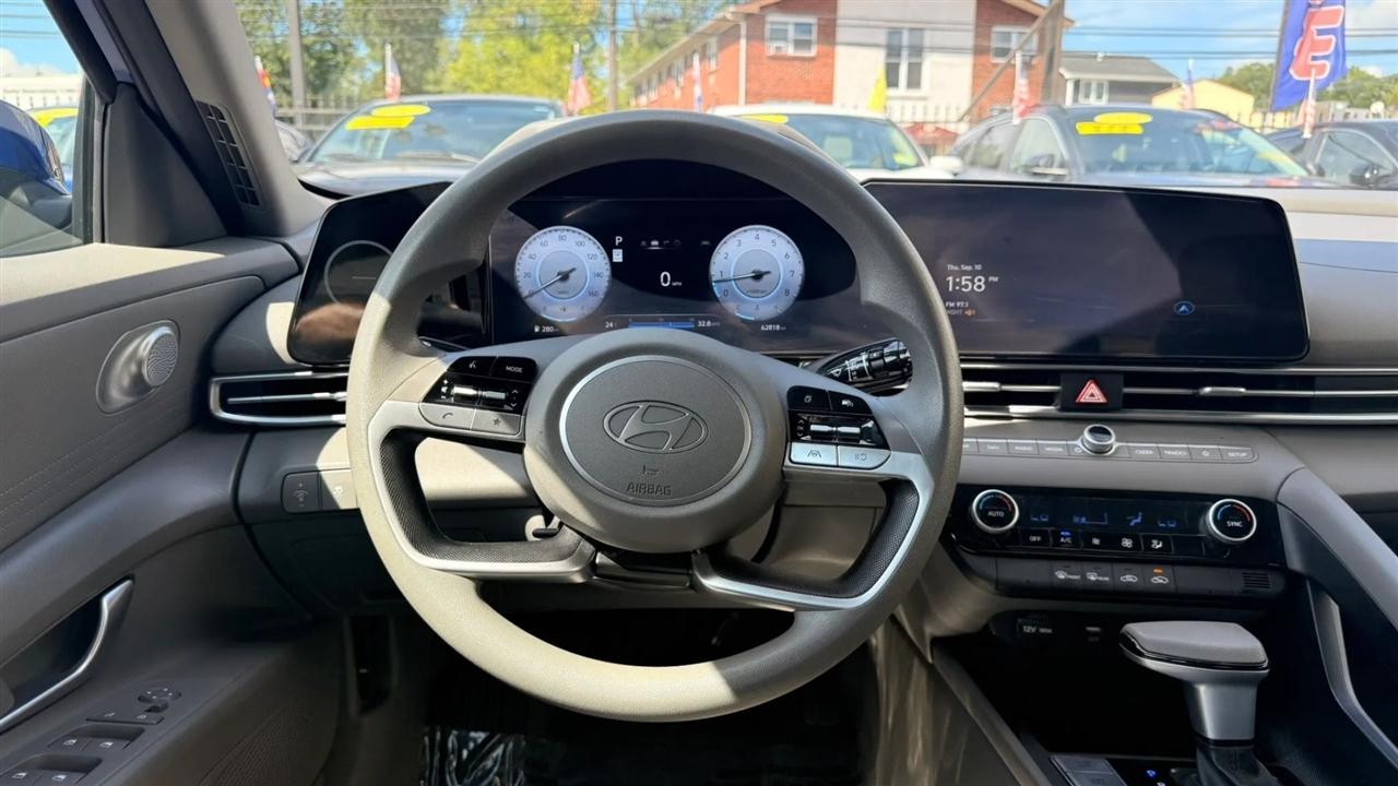 Hyundai Elantra SEL 2024