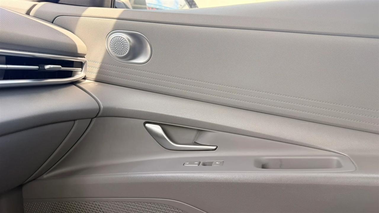 Hyundai Elantra SEL 2024