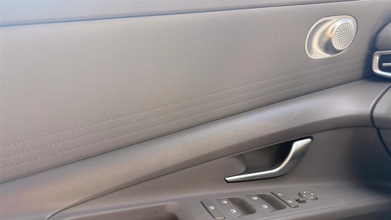 Hyundai Elantra SEL 2024
