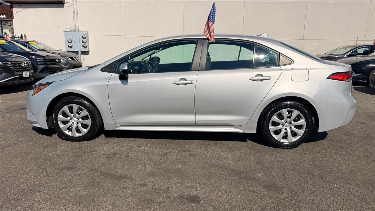 Toyota Corolla LE 2024