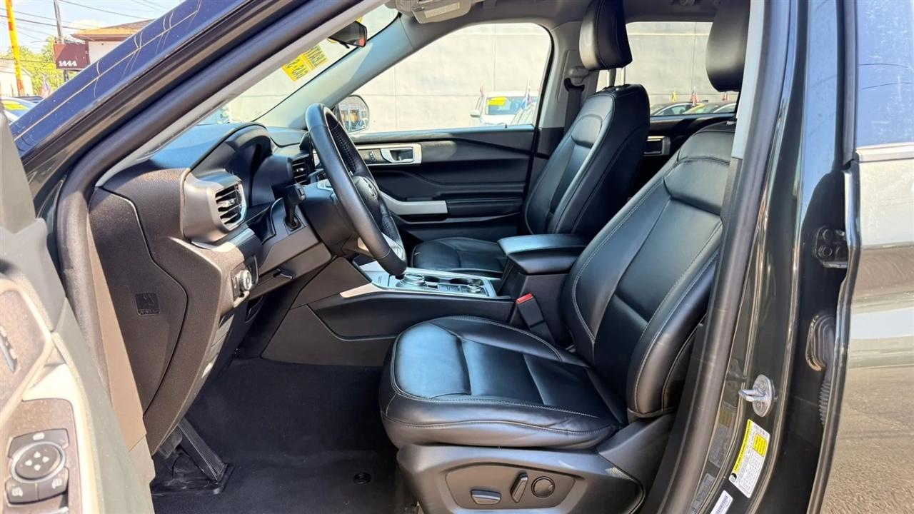 Ford Explorer XLT AWD 2023