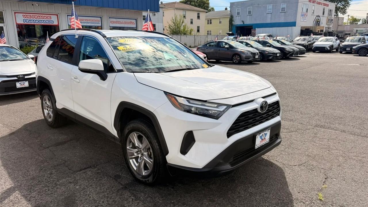 Toyota RAV4 XLE 2024