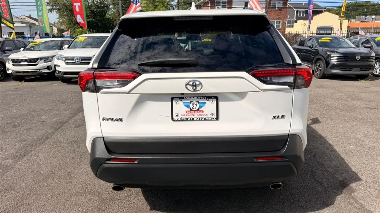 Toyota RAV4 XLE 2024