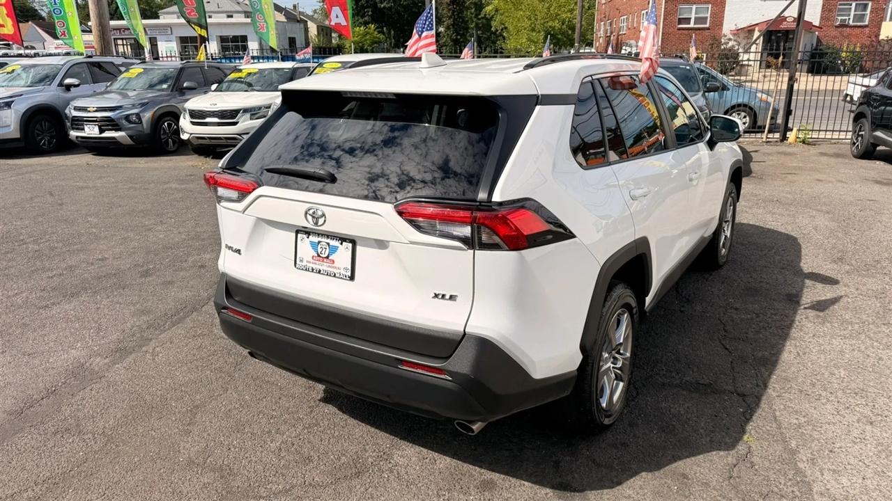 Toyota RAV4 XLE 2024