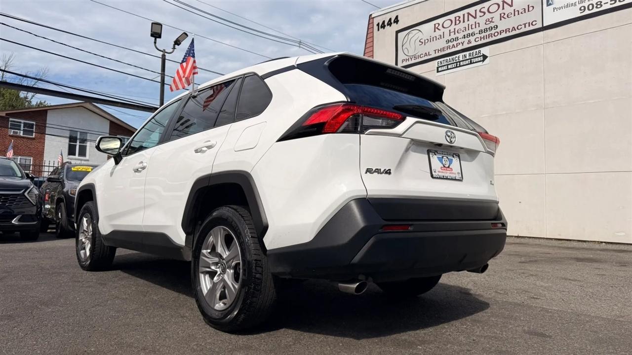 Toyota RAV4 XLE 2024