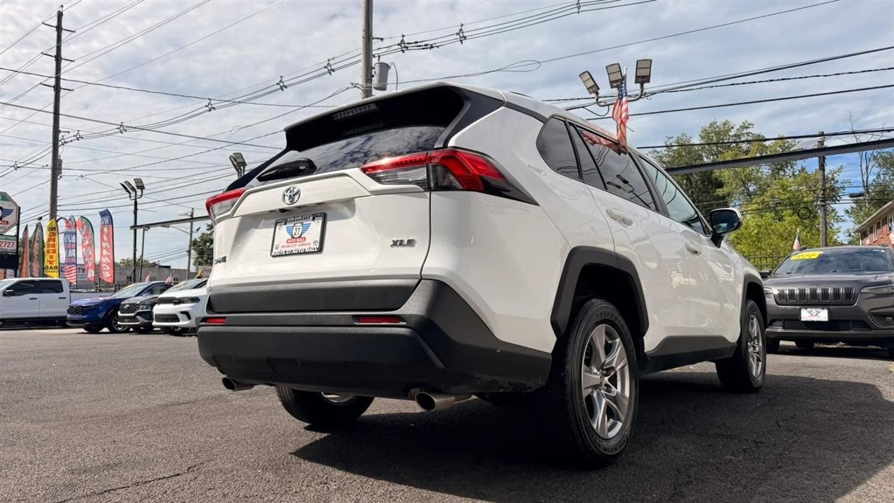 Toyota RAV4 XLE 2024