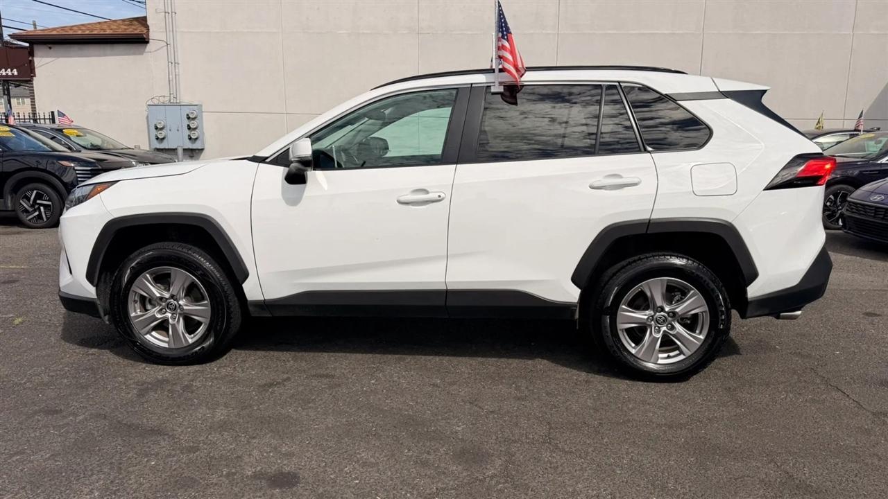 Toyota RAV4 XLE 2024