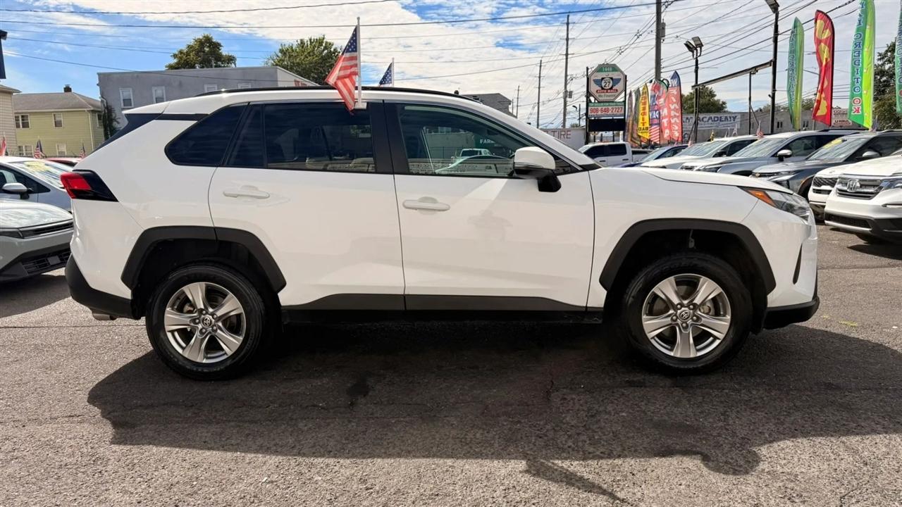Toyota RAV4 XLE 2024