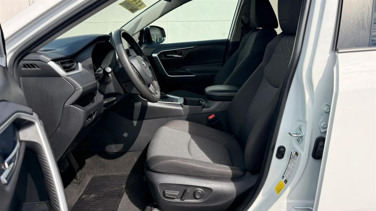 Toyota RAV4 XLE 2024