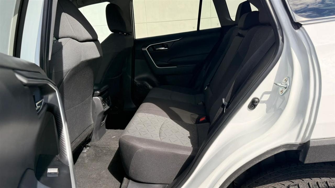 Toyota RAV4 XLE 2024