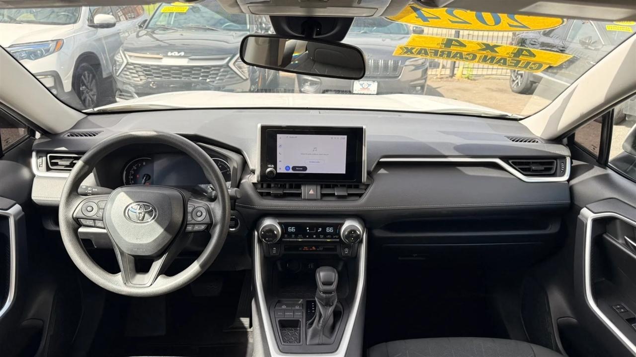 Toyota RAV4 XLE 2024