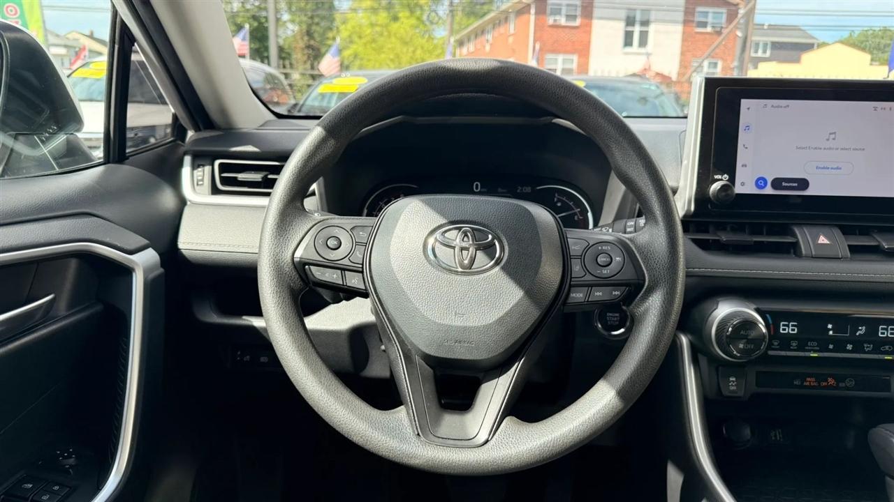 Toyota RAV4 XLE 2024