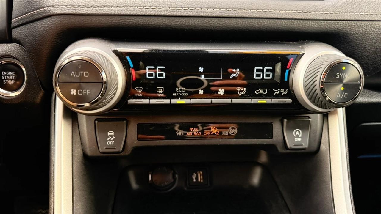 Toyota RAV4 XLE 2024