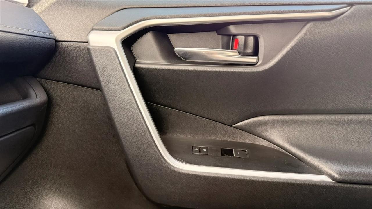 Toyota RAV4 XLE 2024