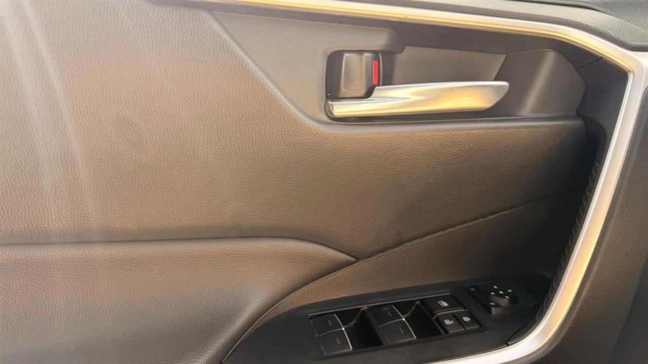 Toyota RAV4 XLE 2024