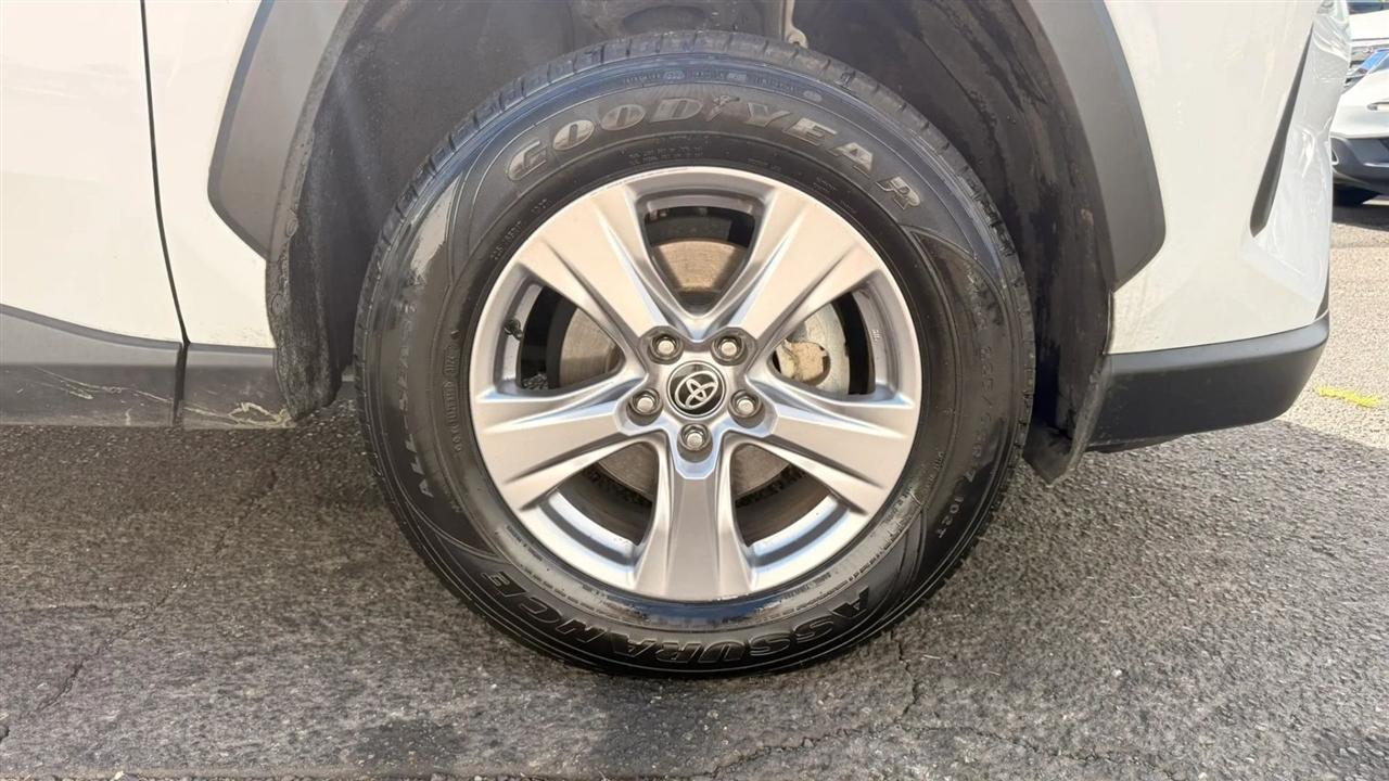 Toyota RAV4 XLE 2024