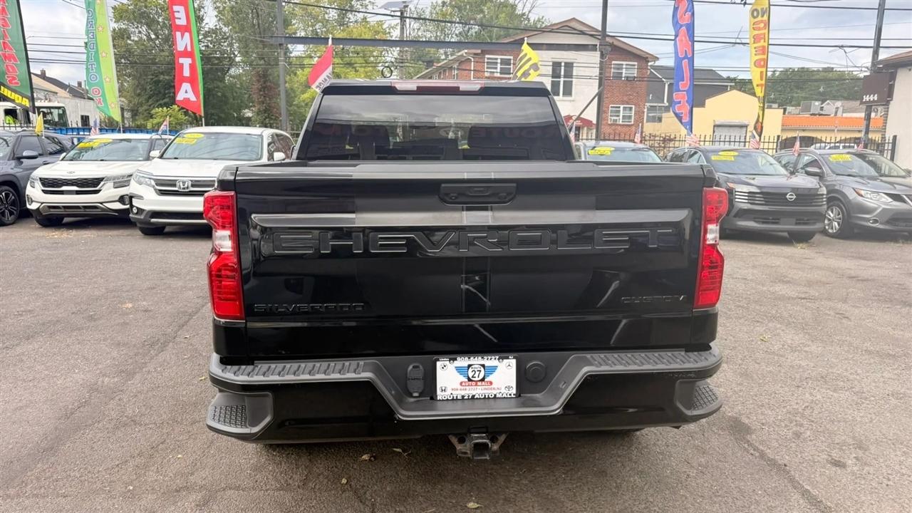 Chevrolet Silverado 1500 Custom Crew Cab 4WD 2023