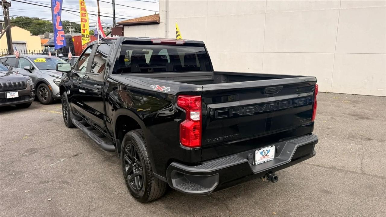 Chevrolet Silverado 1500 Custom Crew Cab 4WD 2023
