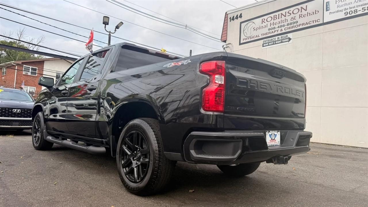 Chevrolet Silverado 1500 Custom Crew Cab 4WD 2023