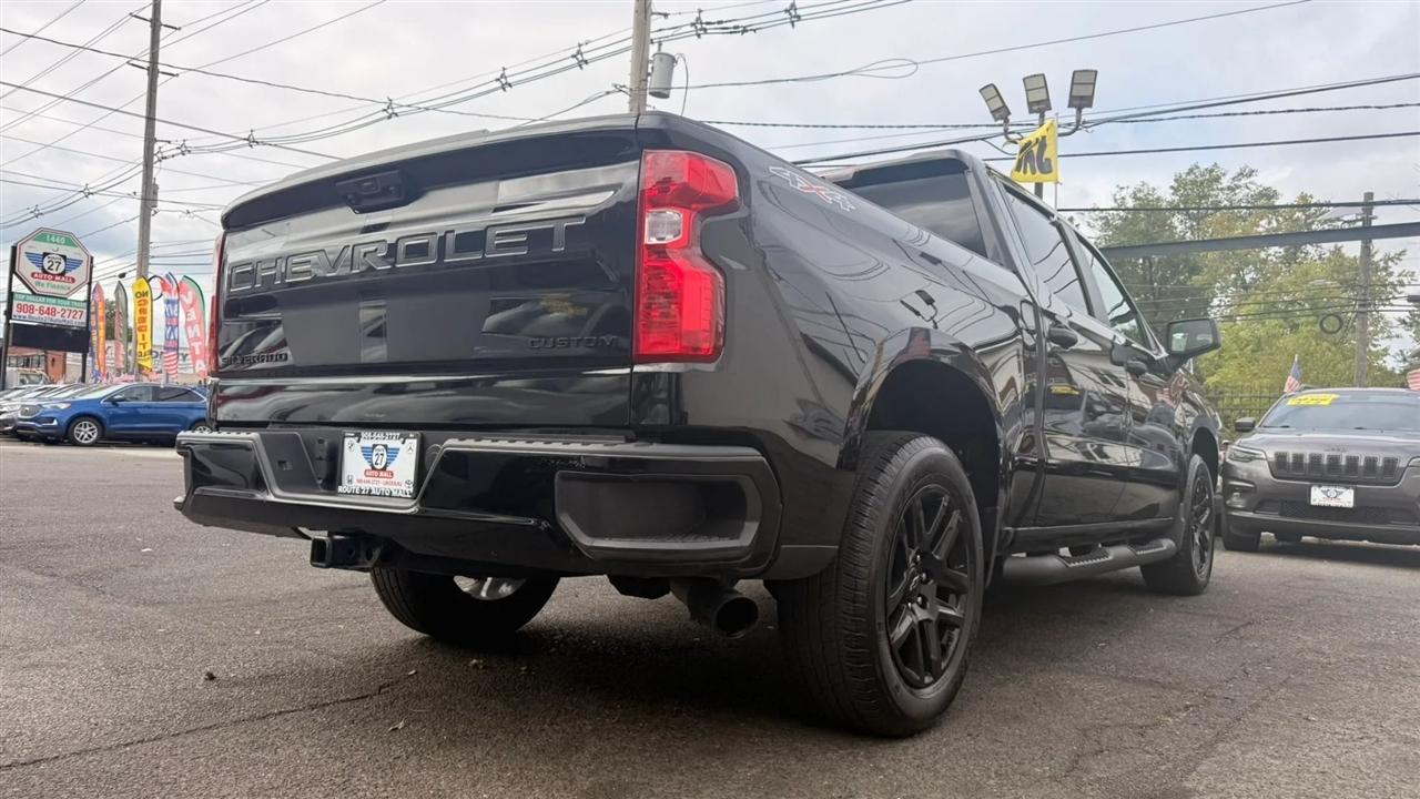 Chevrolet Silverado 1500 Custom Crew Cab 4WD 2023
