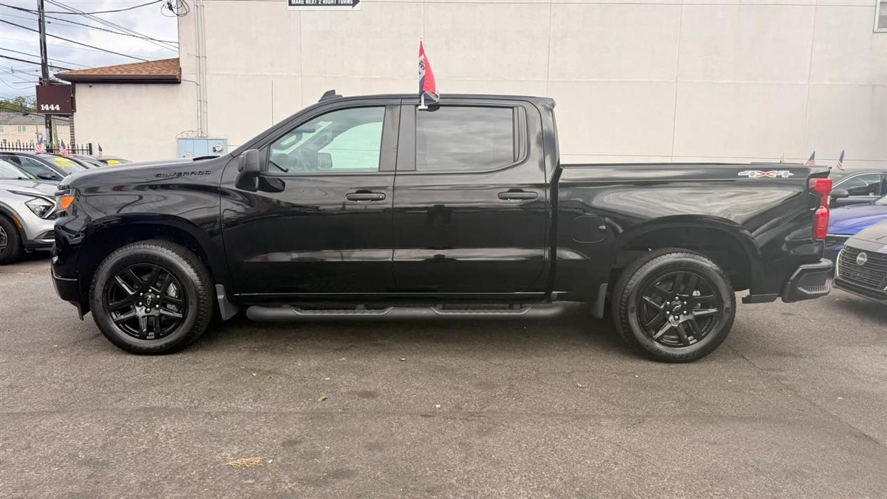 Chevrolet Silverado 1500 Custom Crew Cab 4WD 2023