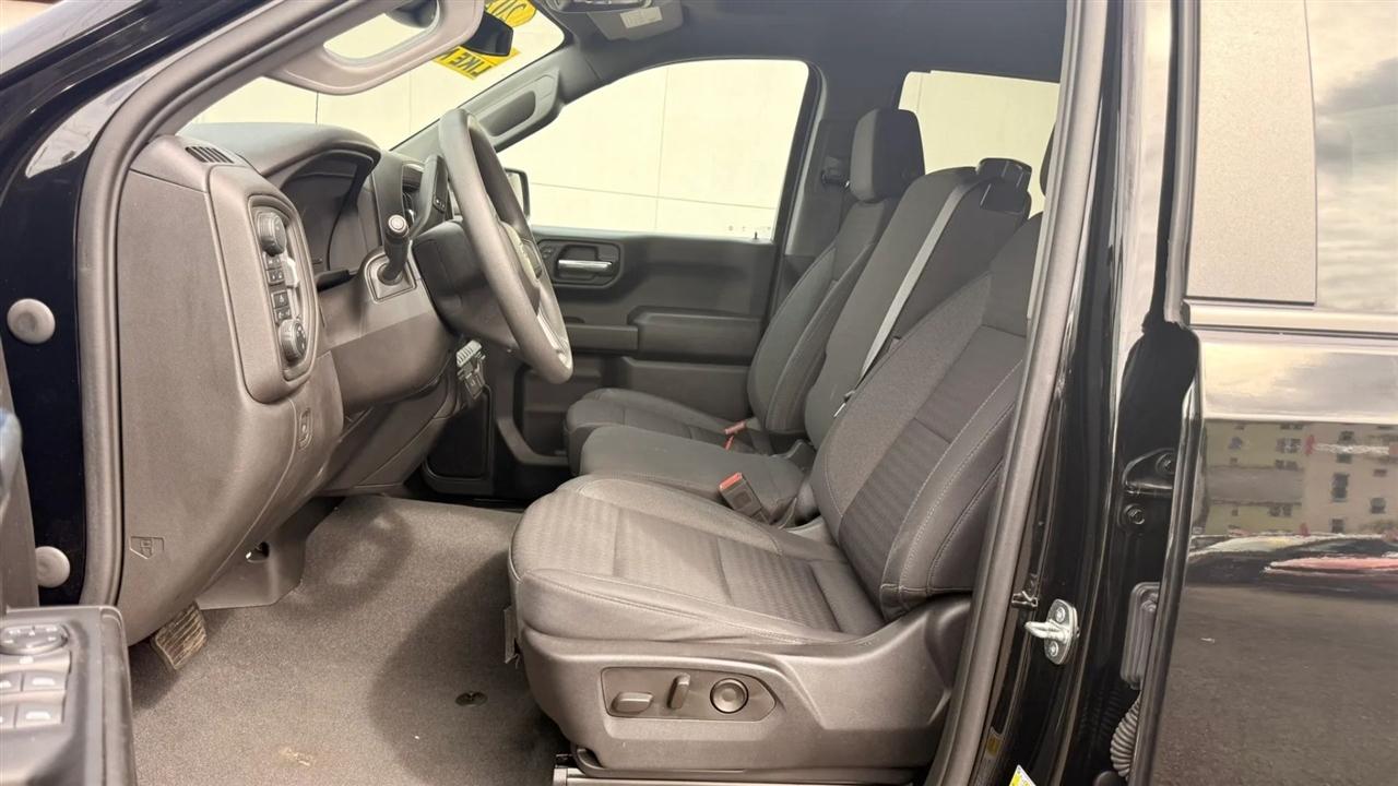 Chevrolet Silverado 1500 Custom Crew Cab 4WD 2023