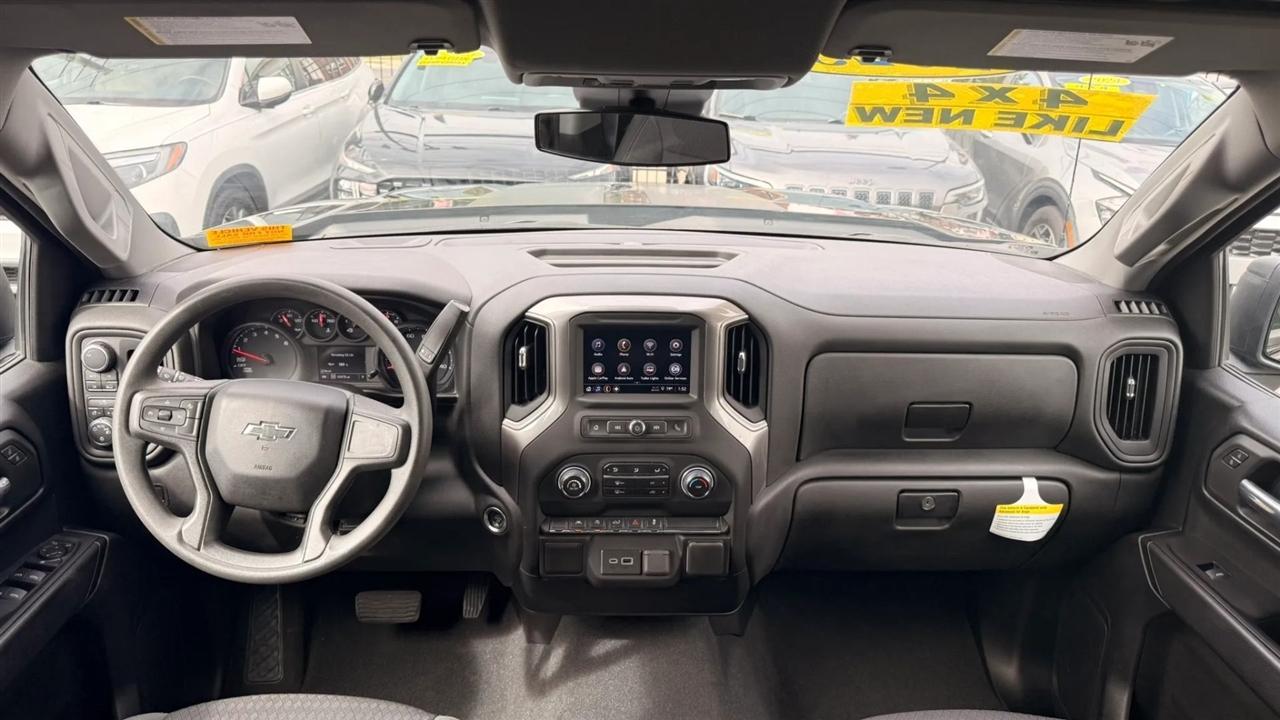 Chevrolet Silverado 1500 Custom Crew Cab 4WD 2023