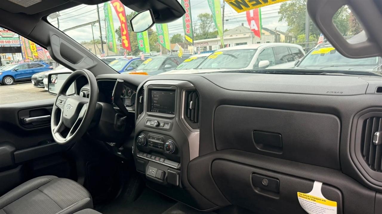 Chevrolet Silverado 1500 Custom Crew Cab 4WD 2023